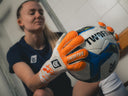 Tipos de látex en guantes de portero: cuál elegir según cómo y dónde juegas